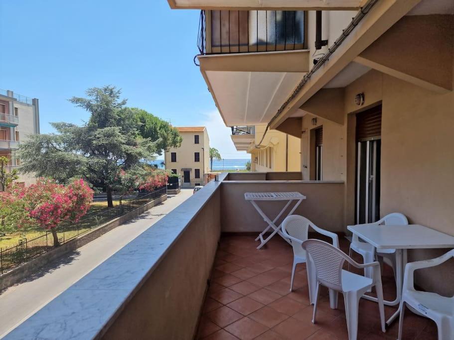 50 Metri Dal Mare - Free Parking E A/C Pietra Ligure Exterior foto