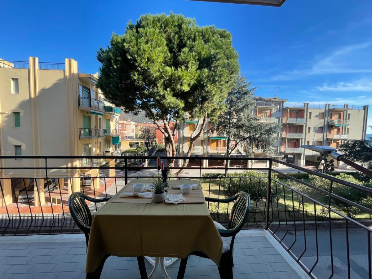 50 Metri Dal Mare - Free Parking E A/C Pietra Ligure Exterior foto