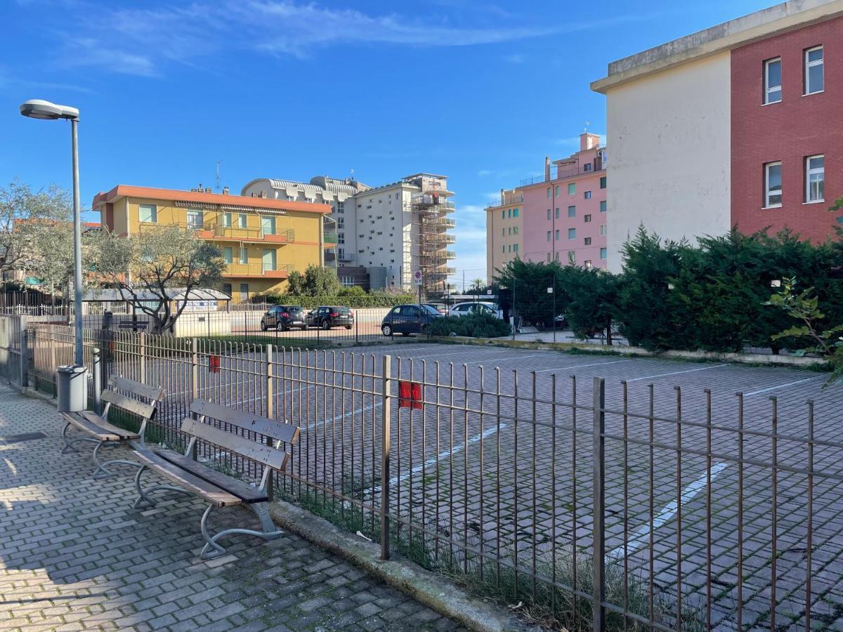 50 Metri Dal Mare - Free Parking E A/C Pietra Ligure Quarto foto